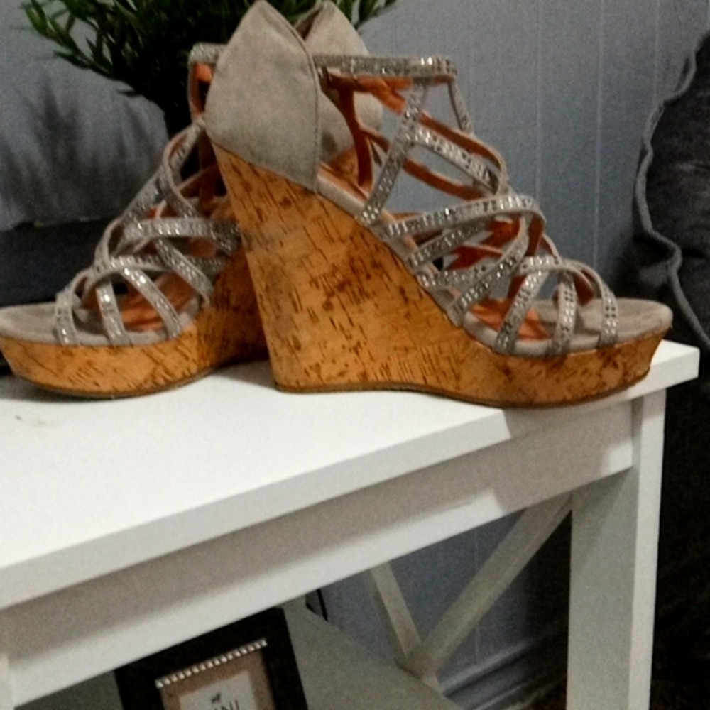 Tan bling wedges - Picture 2 of 2